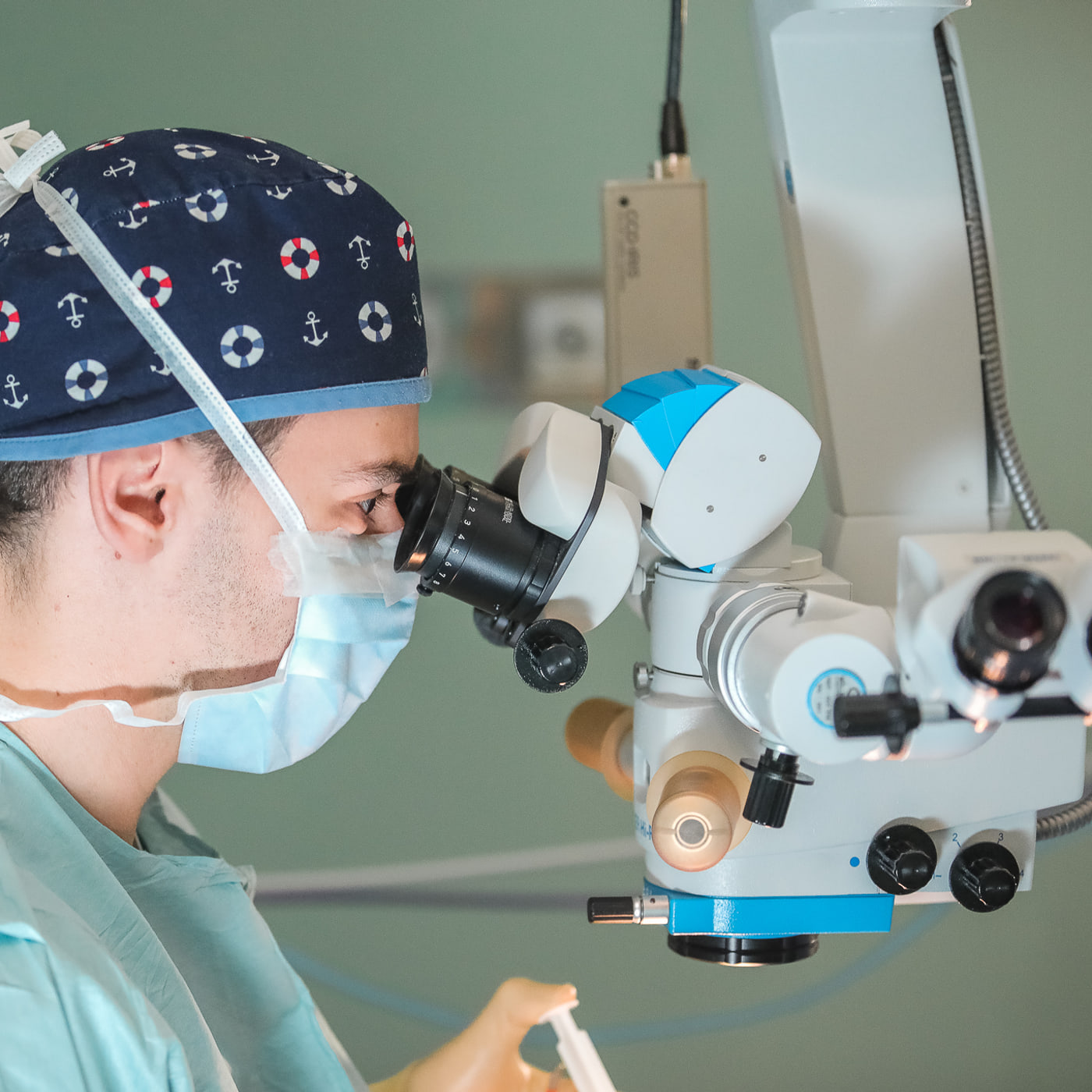 Capsulotomia Laser YAG — Dr. André Magalhães Oliveira